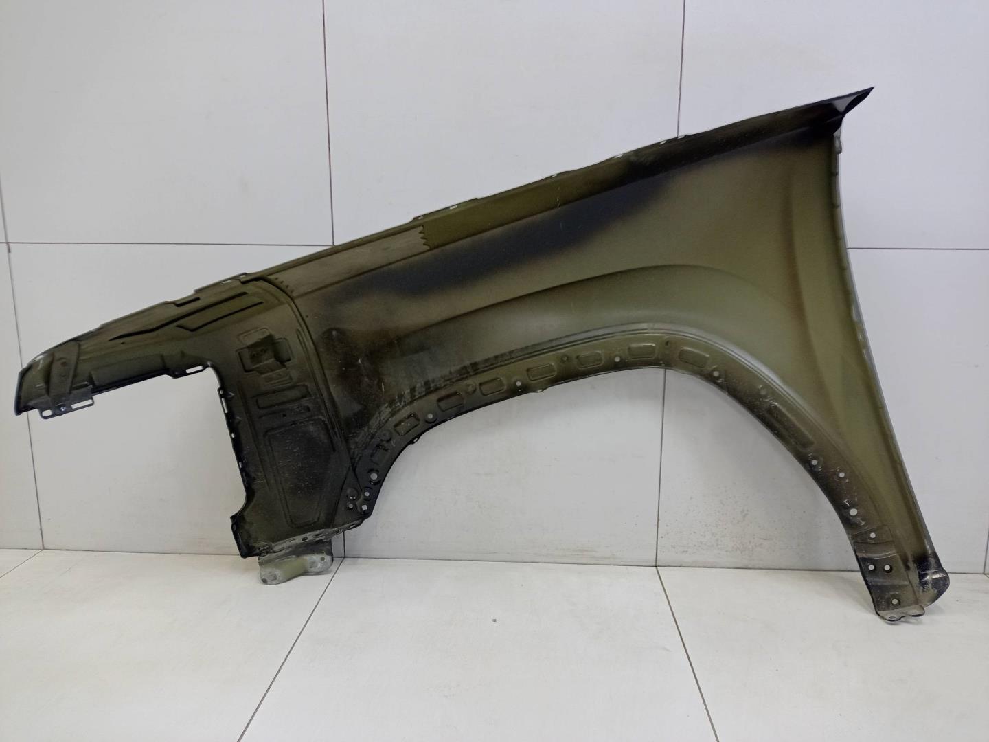 Крыло переднее правое