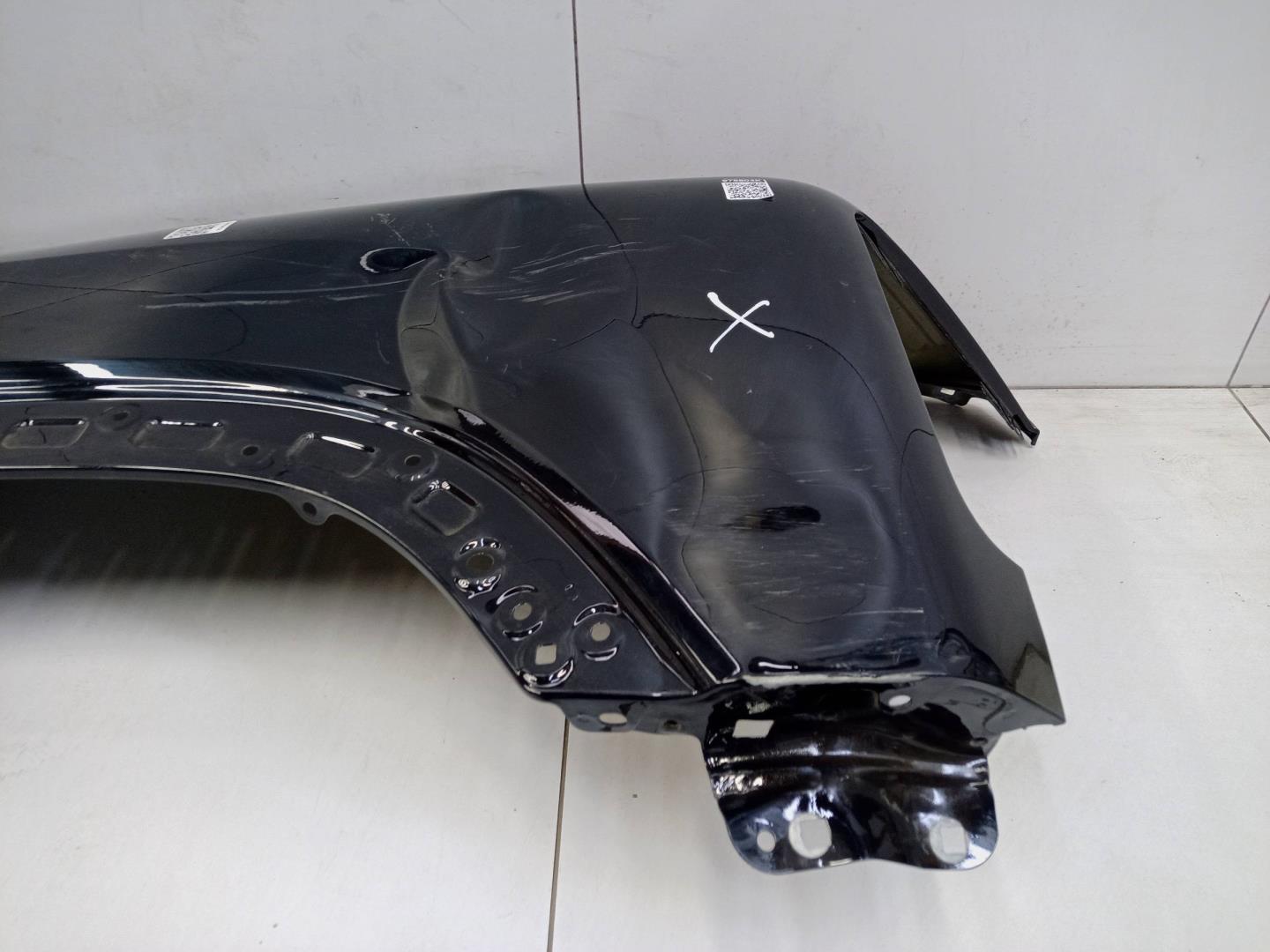 Крыло переднее правое