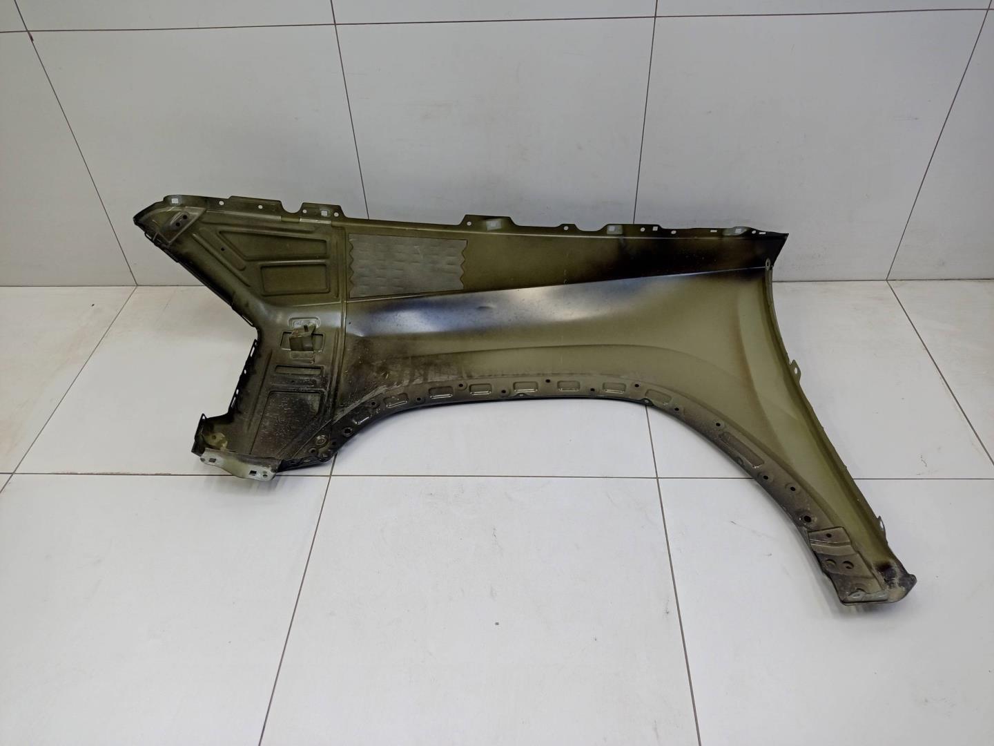 Крыло переднее правое