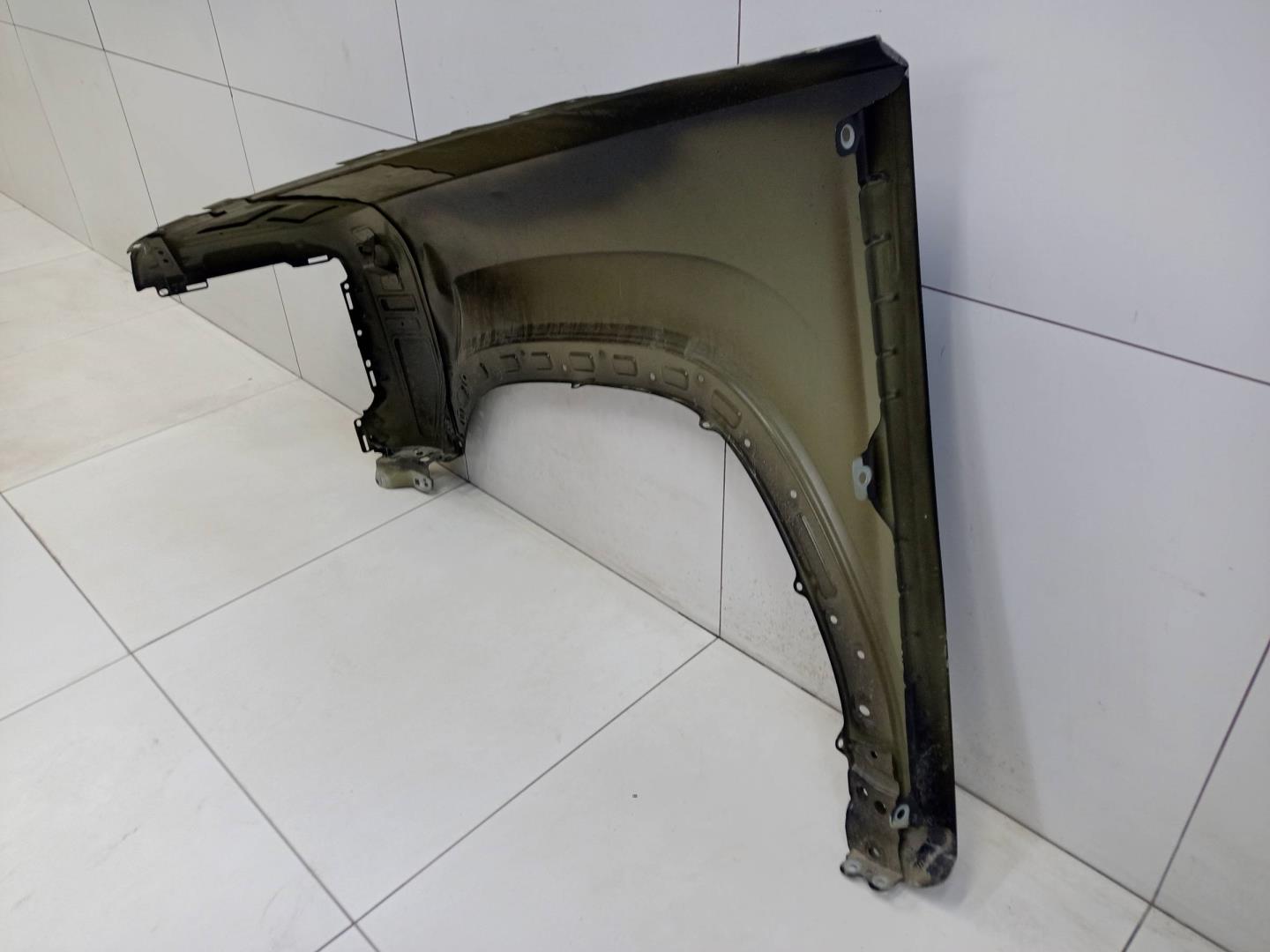 Крыло переднее правое