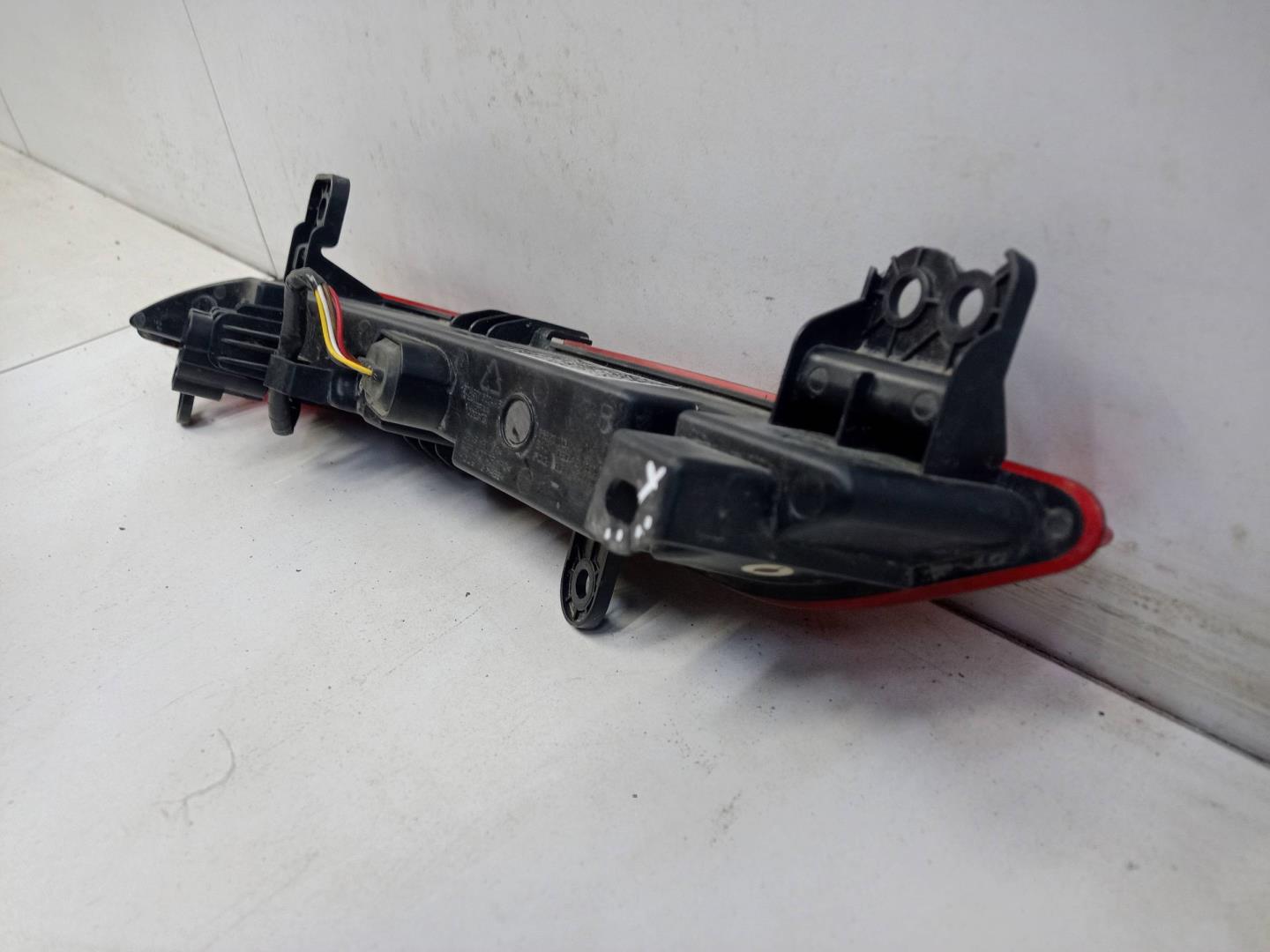 Фонарь задний в бампер правый