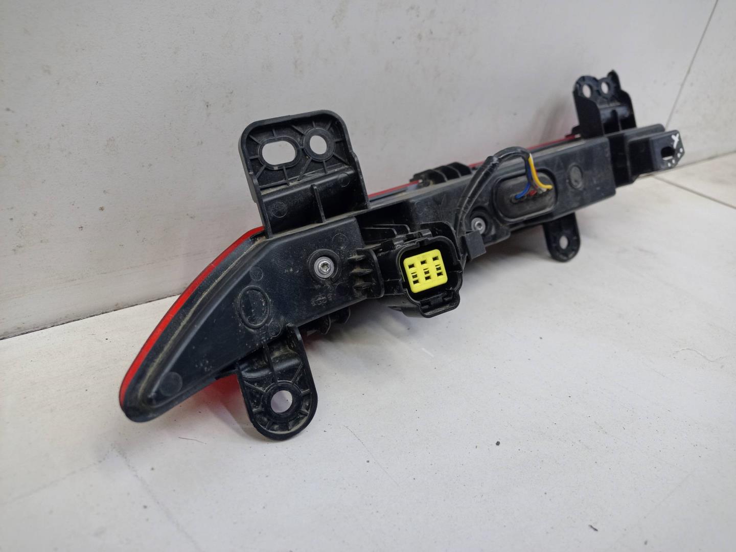 Фонарь задний в бампер правый