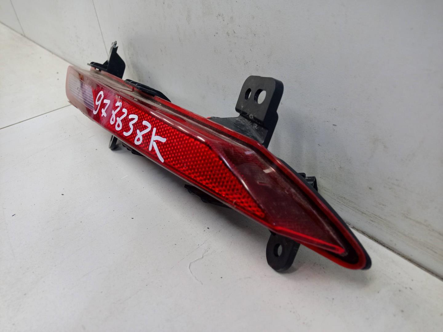 Фонарь задний в бампер правый