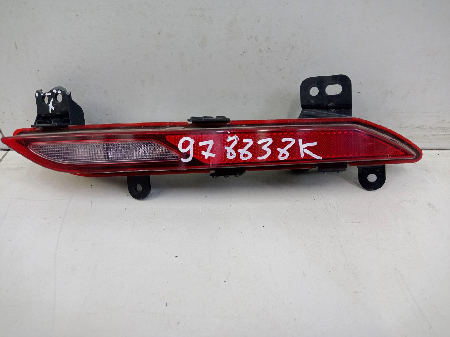 Фонарь задний в бампер правый