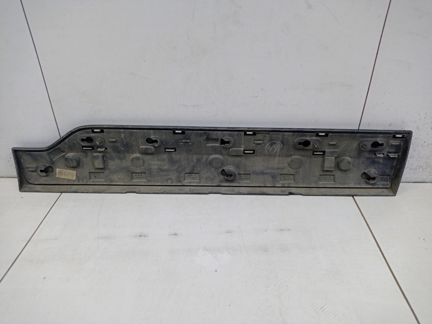 Накладка двери задней левой