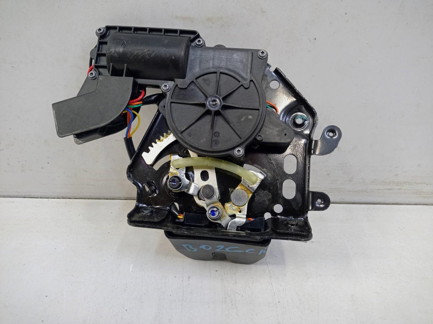 Замок багажника