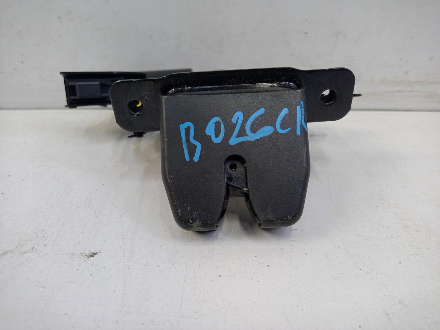 Замок багажника