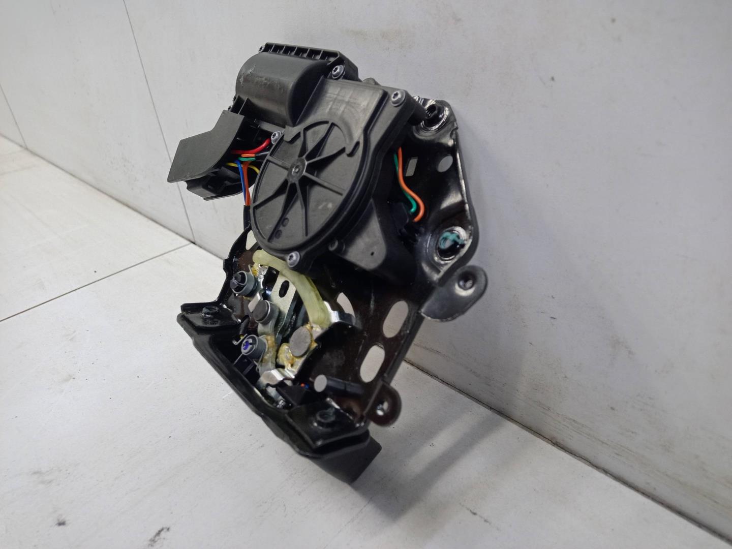 Замок багажника