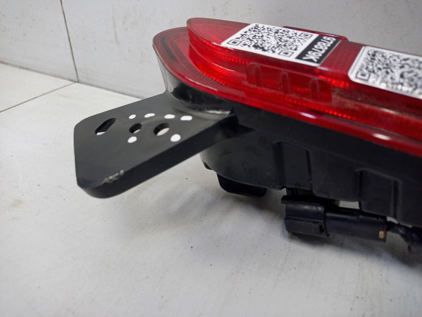 Фонарь задний в бампер правый