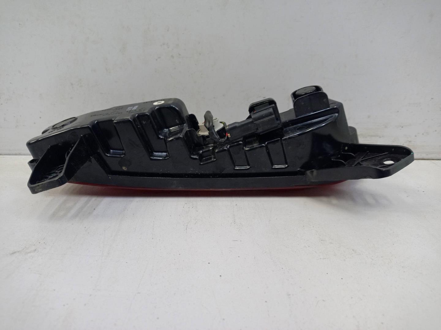 Фонарь задний в бампер правый