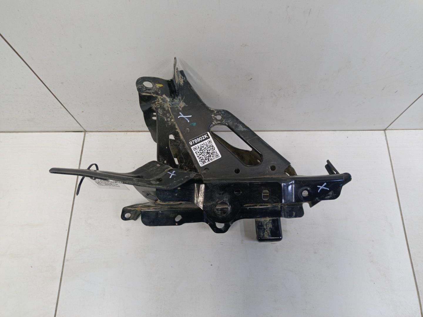 Площадка под аккумулятор (АКБ)