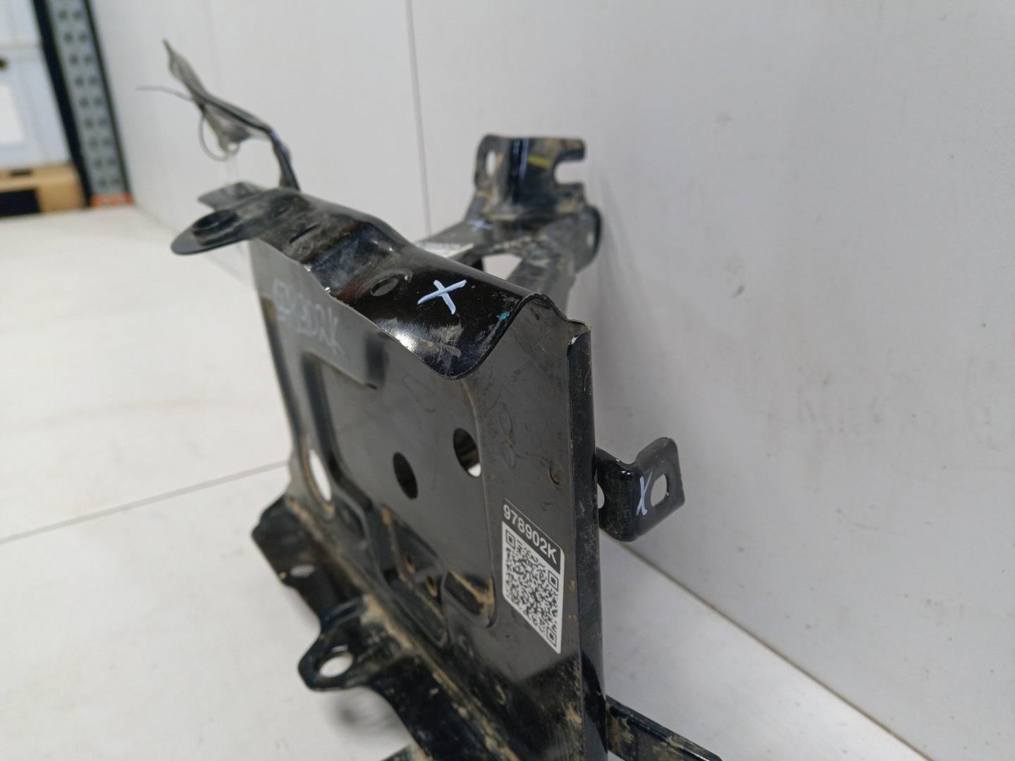 Площадка под аккумулятор (АКБ)