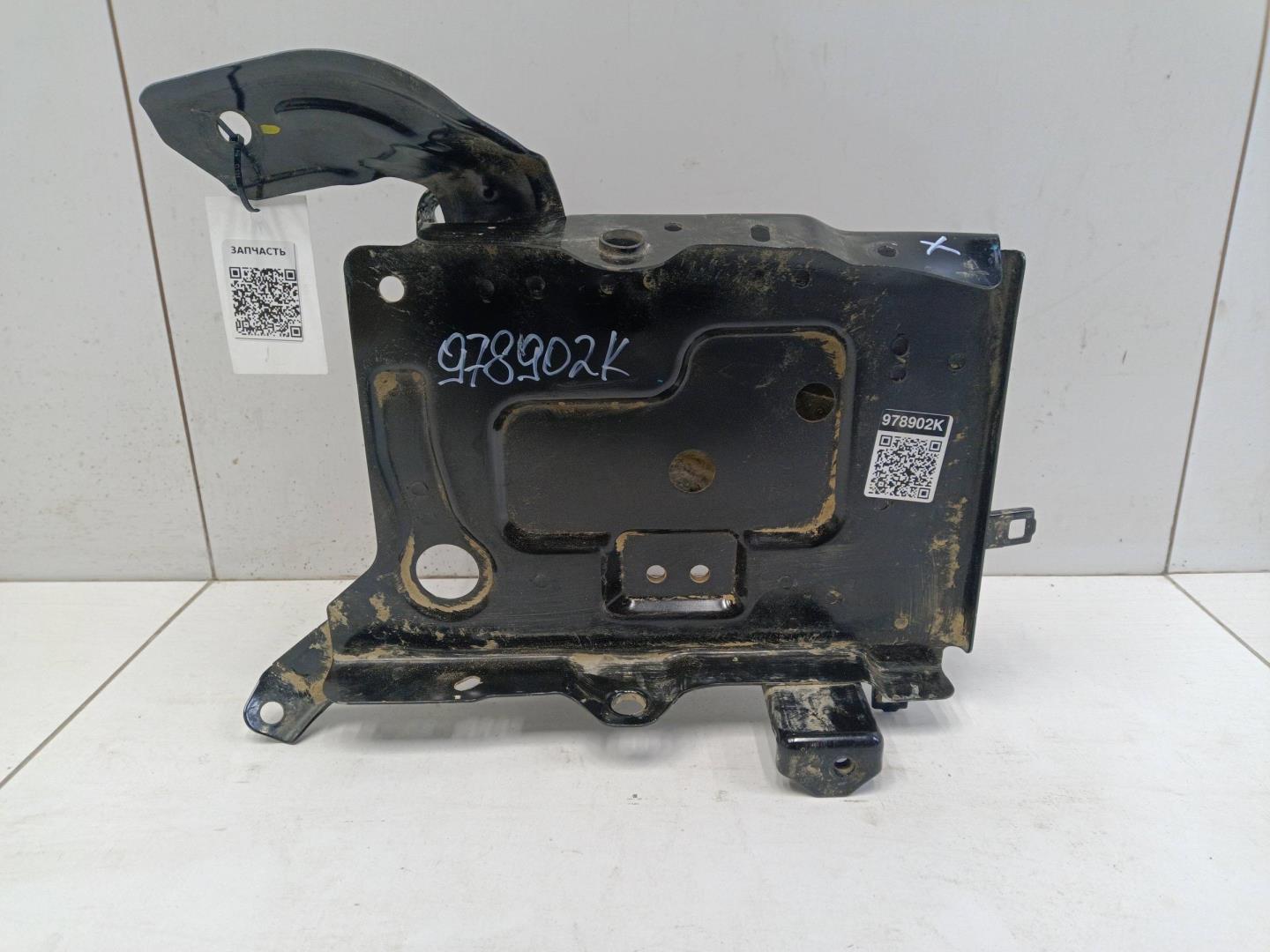 Площадка под аккумулятор (АКБ)