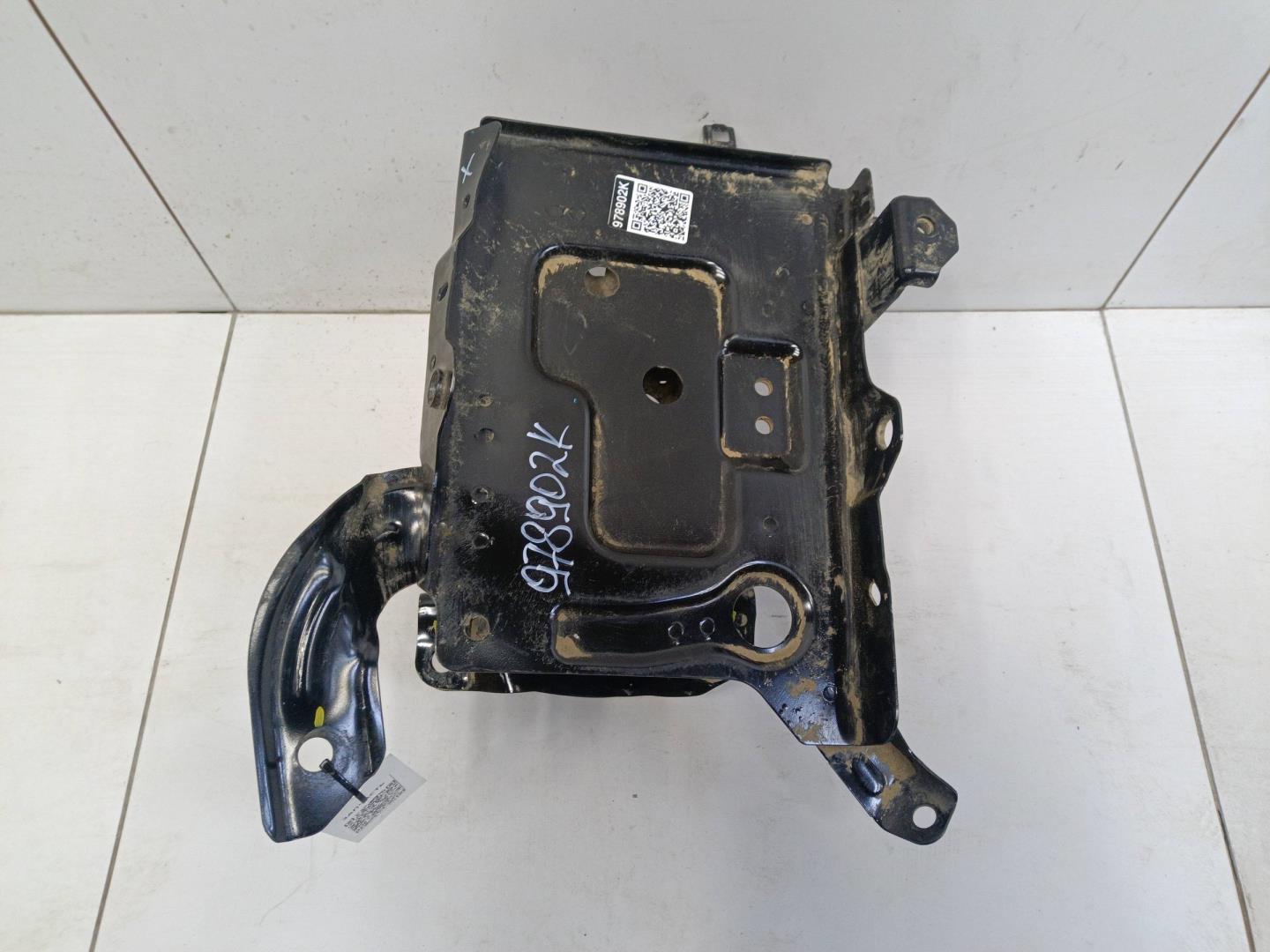 Площадка под аккумулятор (АКБ)