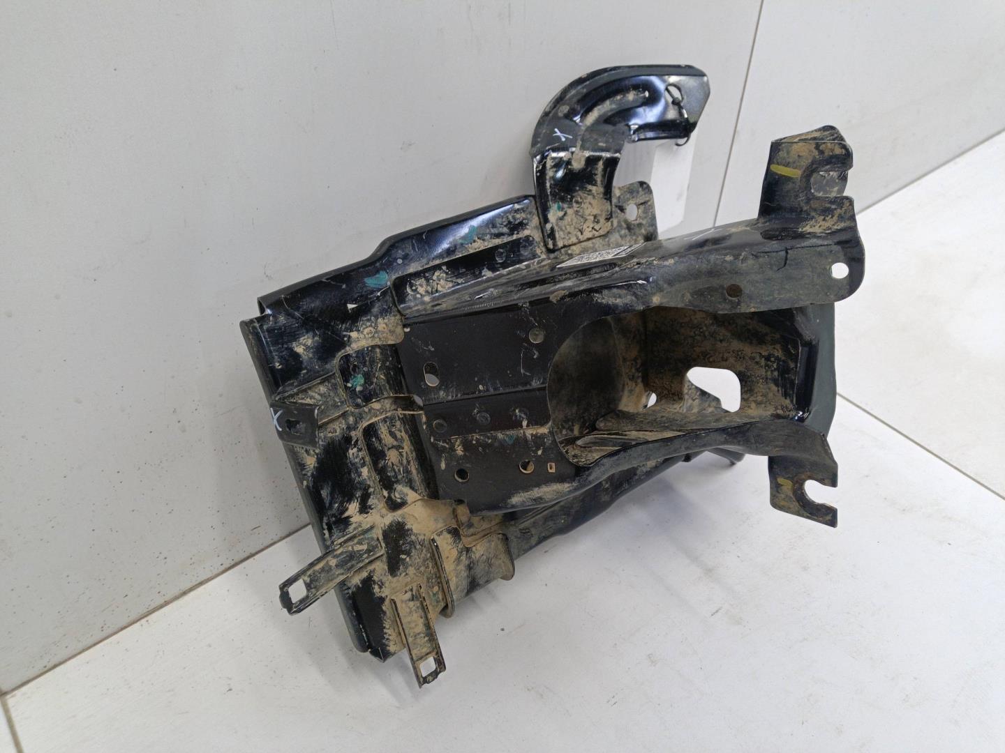 Площадка под аккумулятор (АКБ)