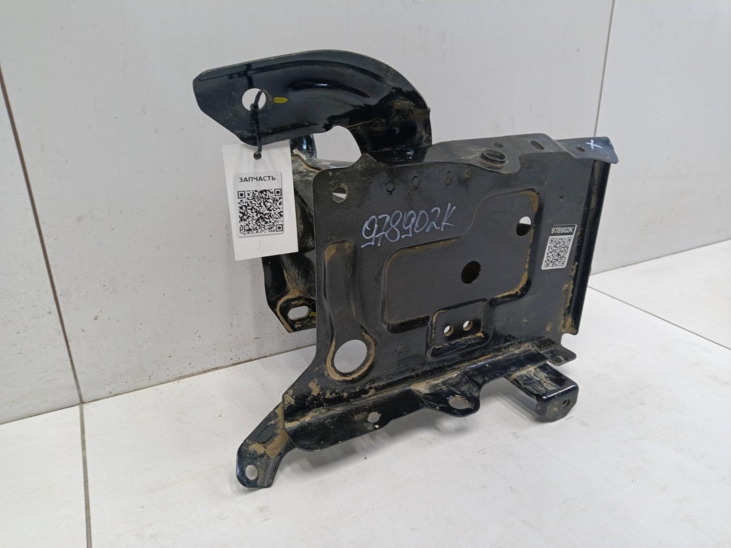 Площадка под аккумулятор (АКБ)