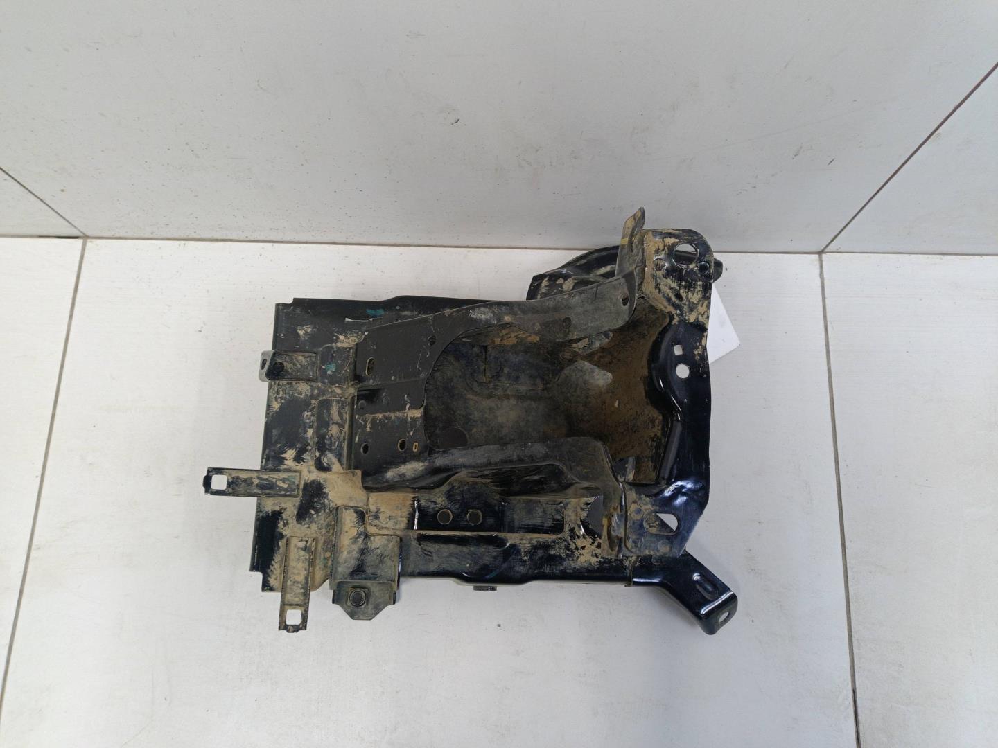 Площадка под аккумулятор (АКБ)