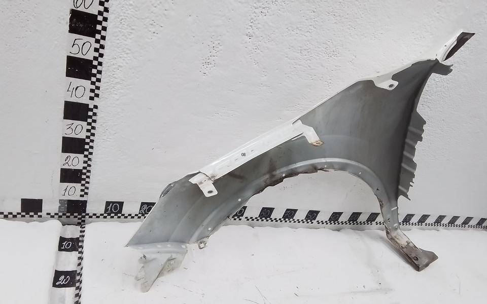 Крыло переднее правое