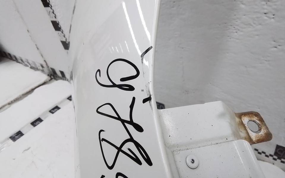 Крыло переднее правое