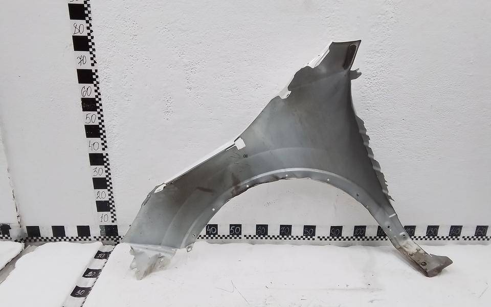 Крыло переднее правое