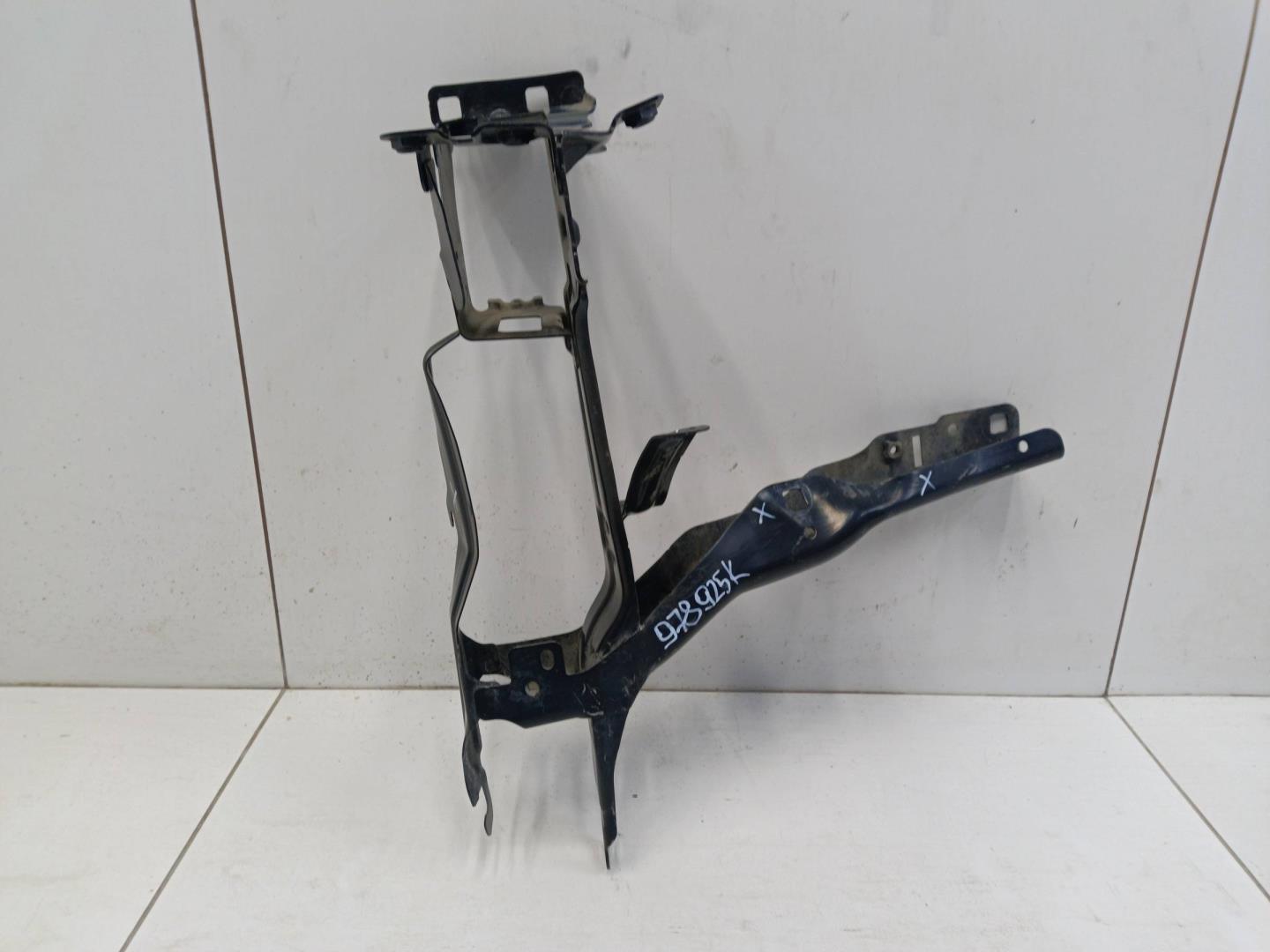 Кронштейн фар левый