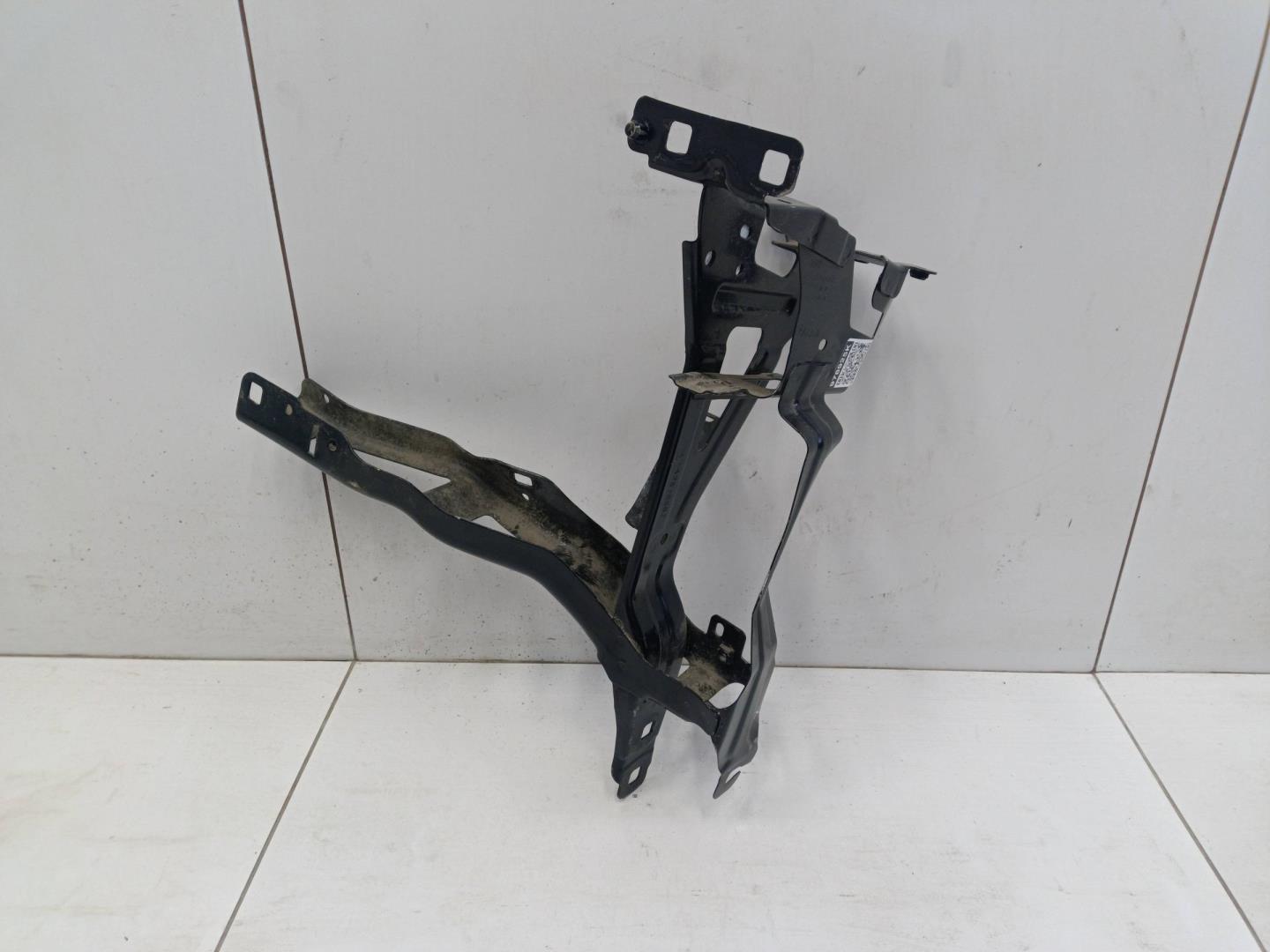 Кронштейн фар левый