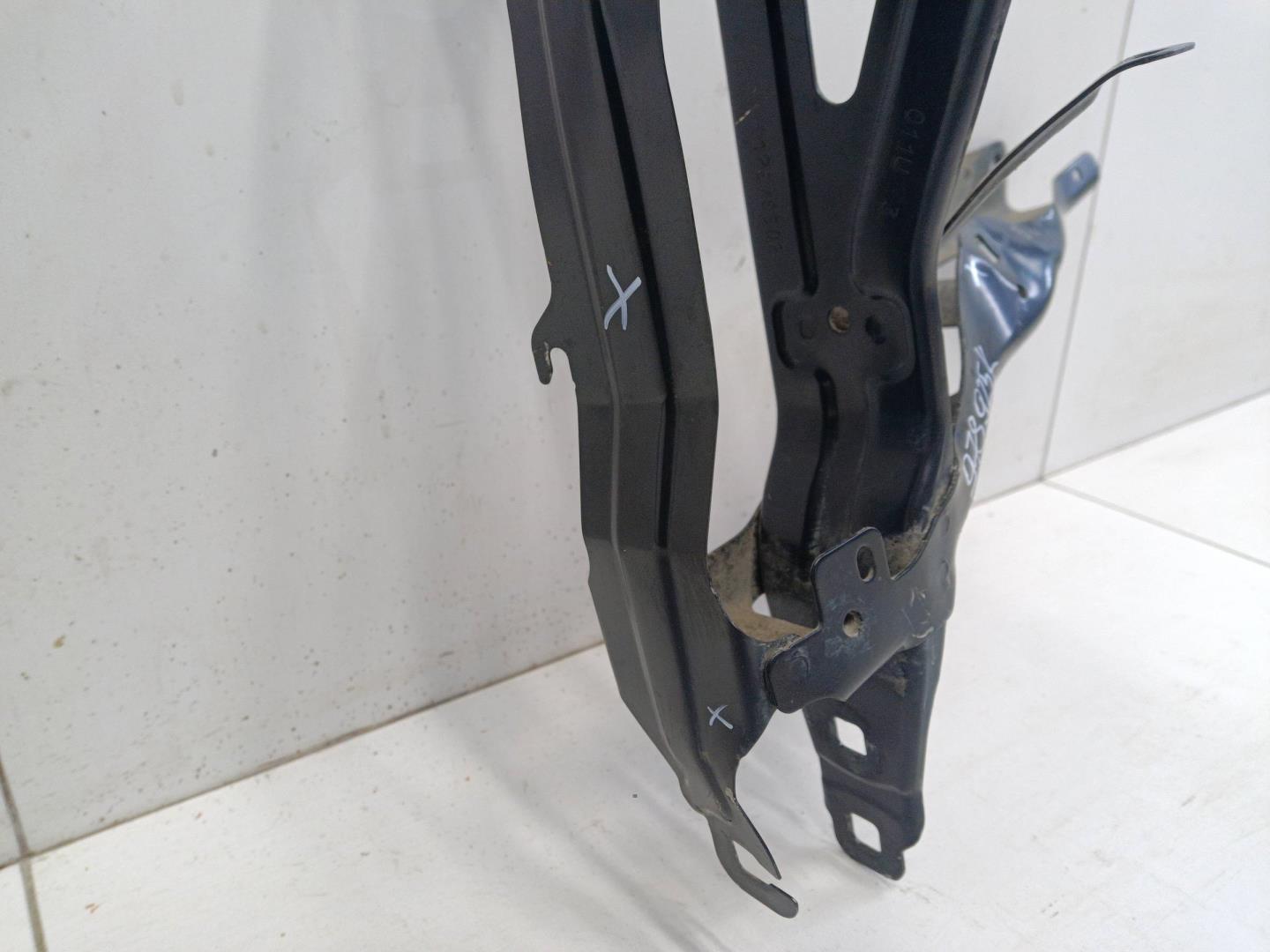 Кронштейн фар левый