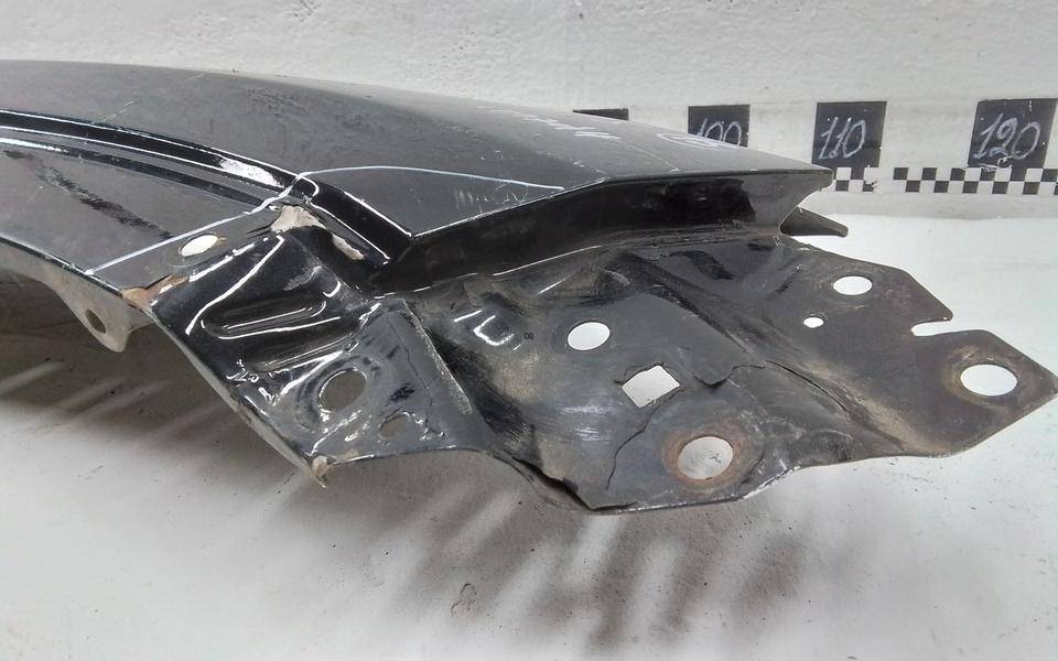 Крыло переднее правое