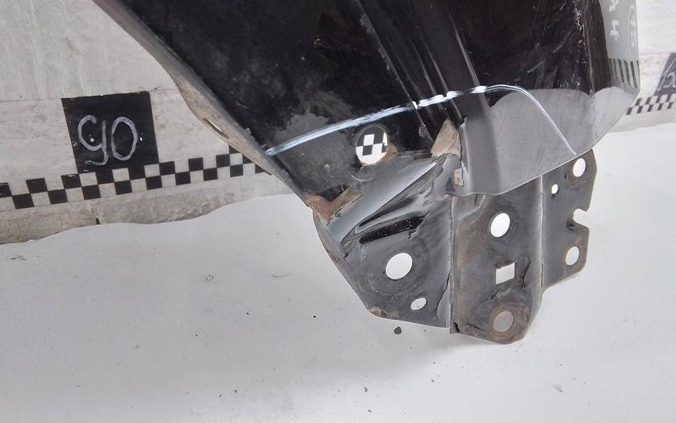 Крыло переднее правое