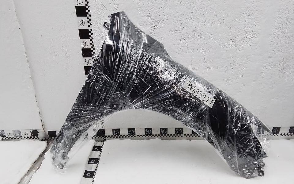 Крыло переднее правое