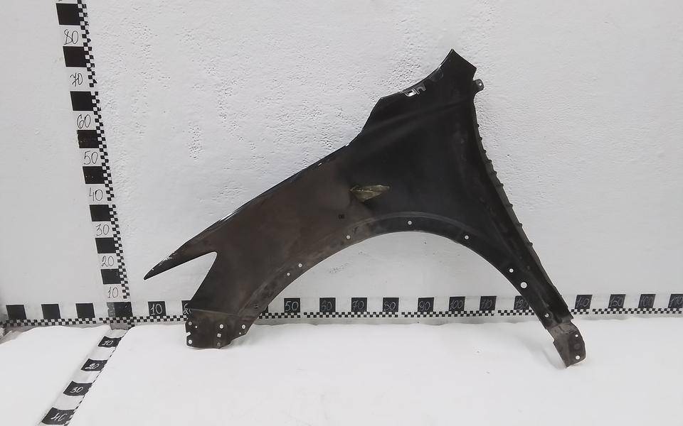 Крыло переднее правое