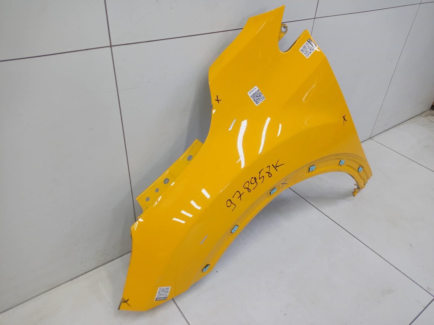 Крыло переднее левое