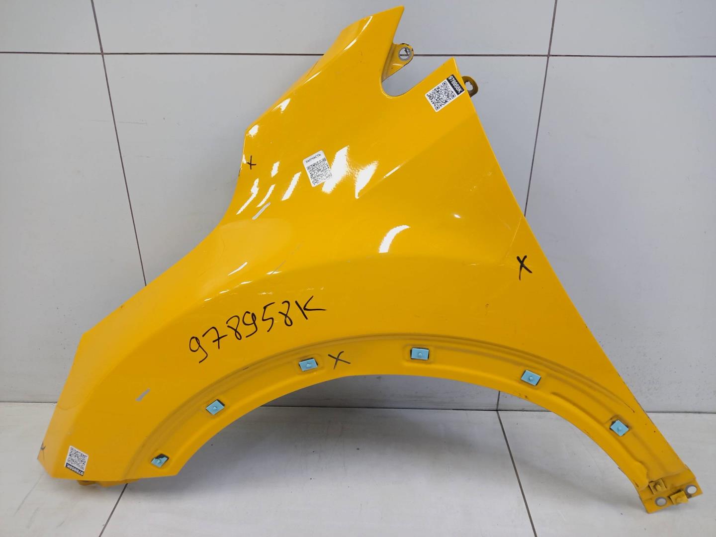 Крыло переднее левое