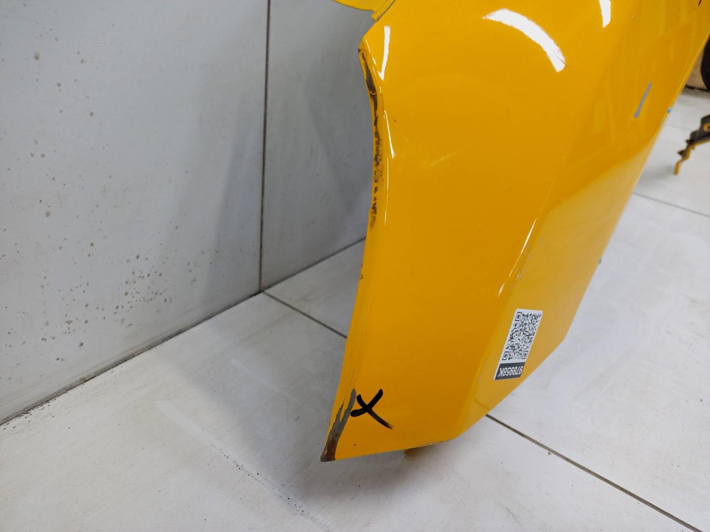 Крыло переднее левое