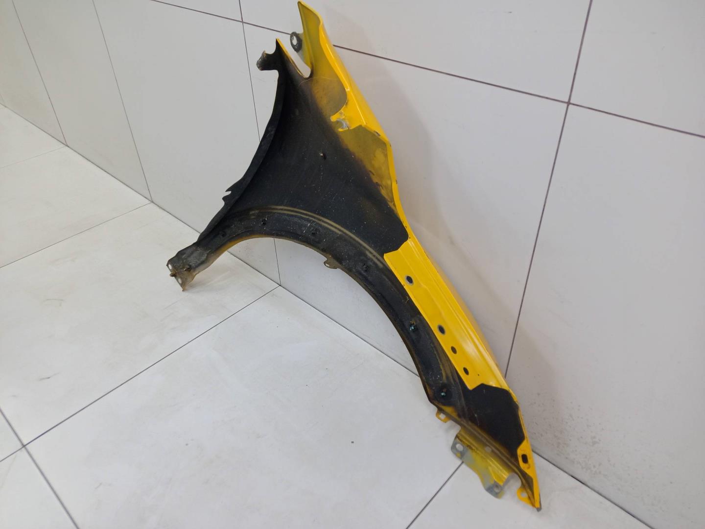 Крыло переднее левое