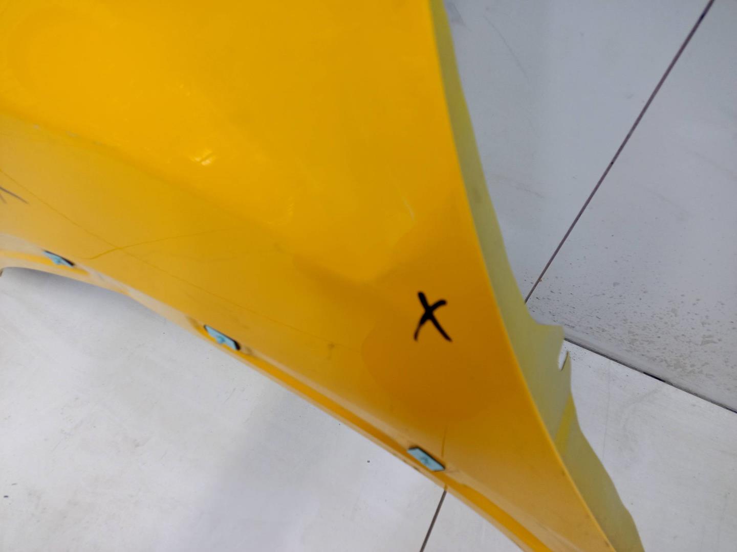 Крыло переднее левое