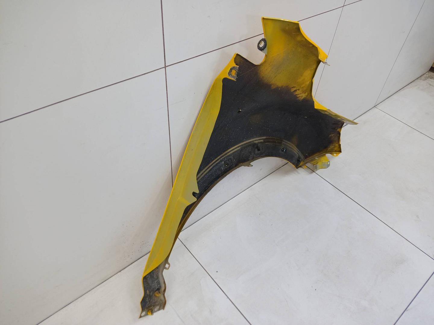 Крыло переднее левое