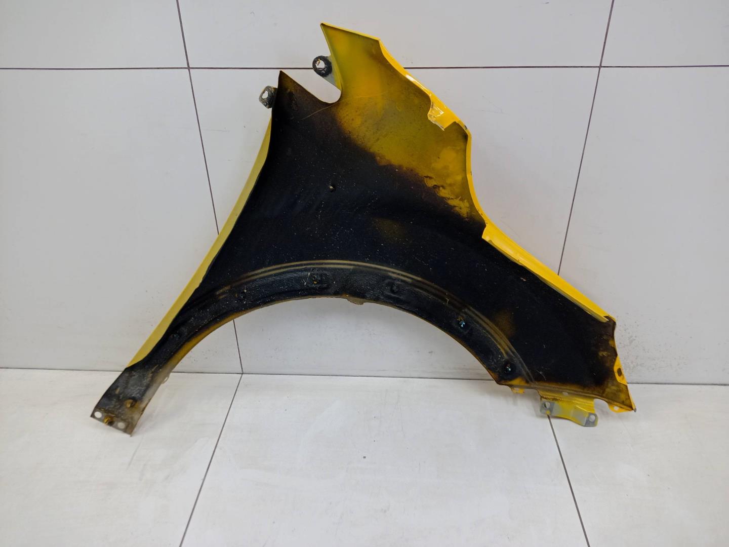 Крыло переднее левое