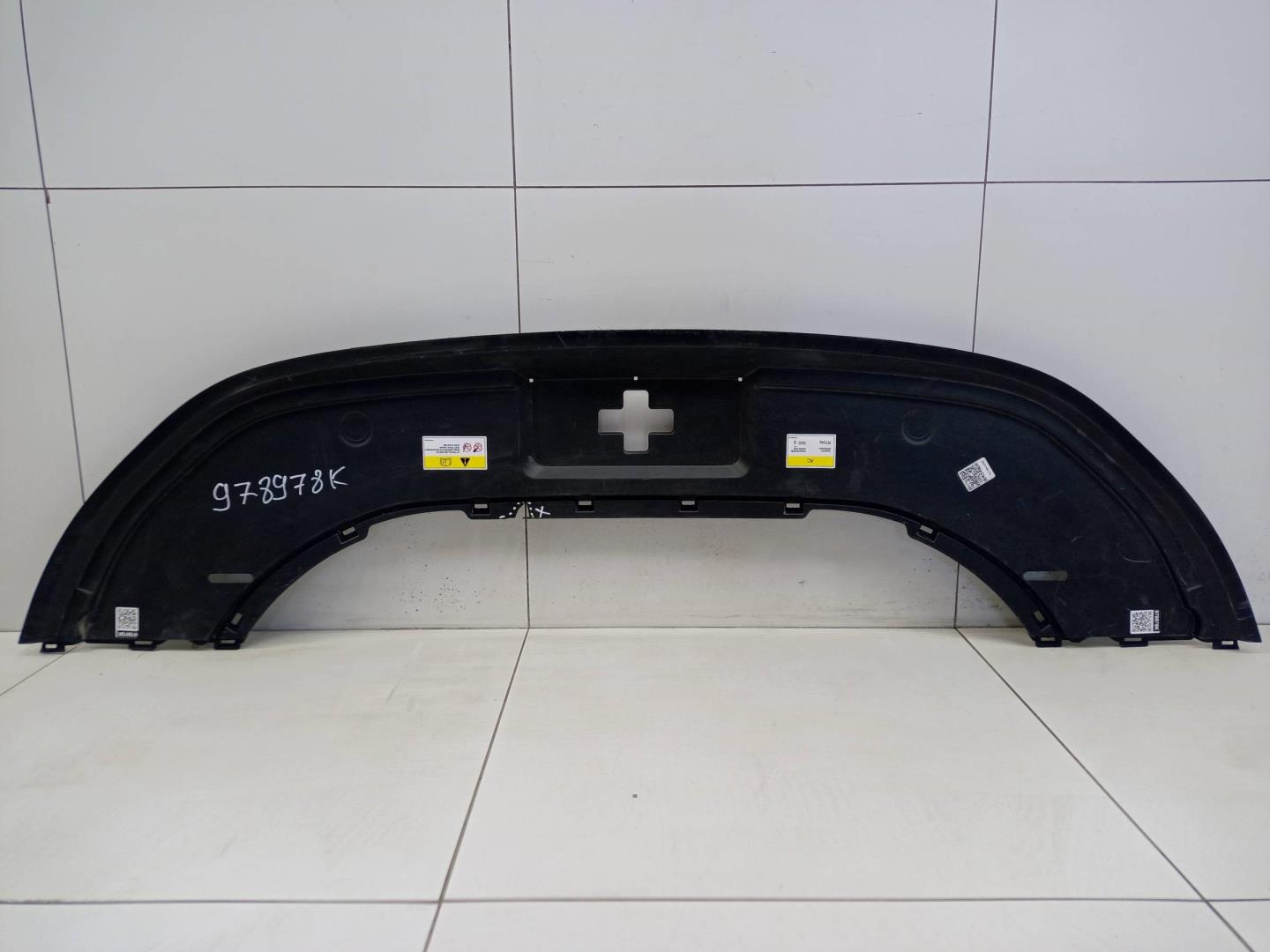 Кожух замка капота