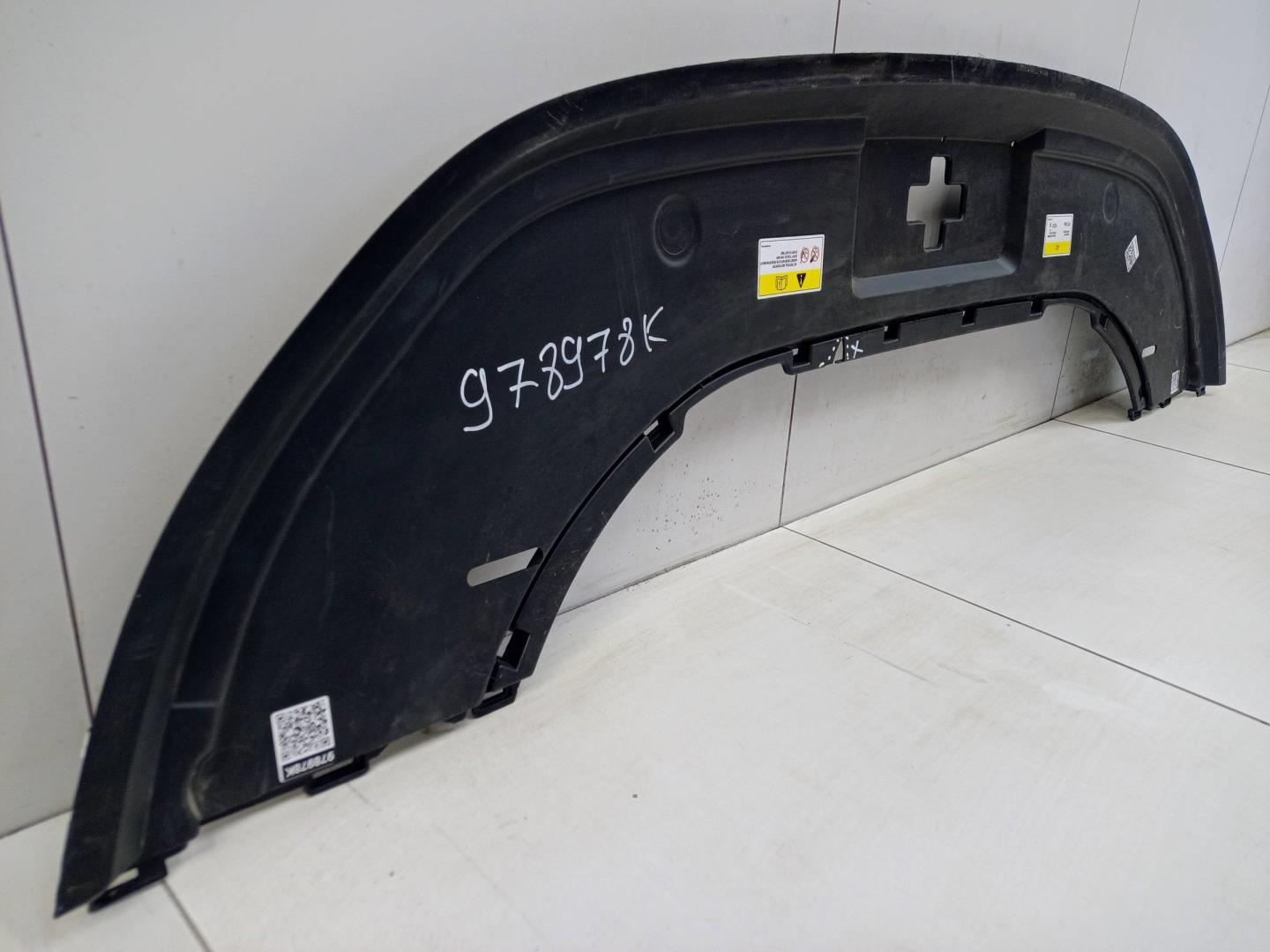 Кожух замка капота