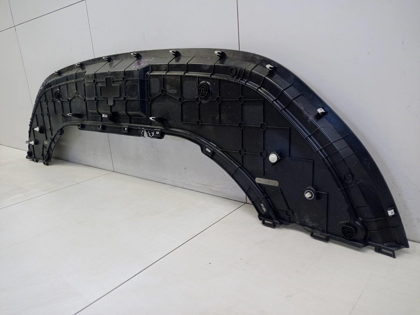 Кожух замка капота