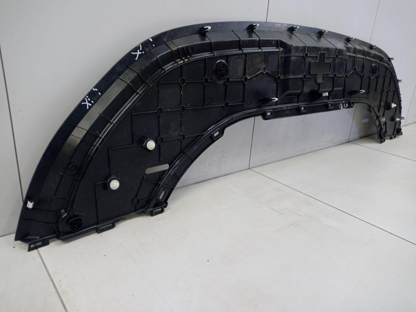 Кожух замка капота