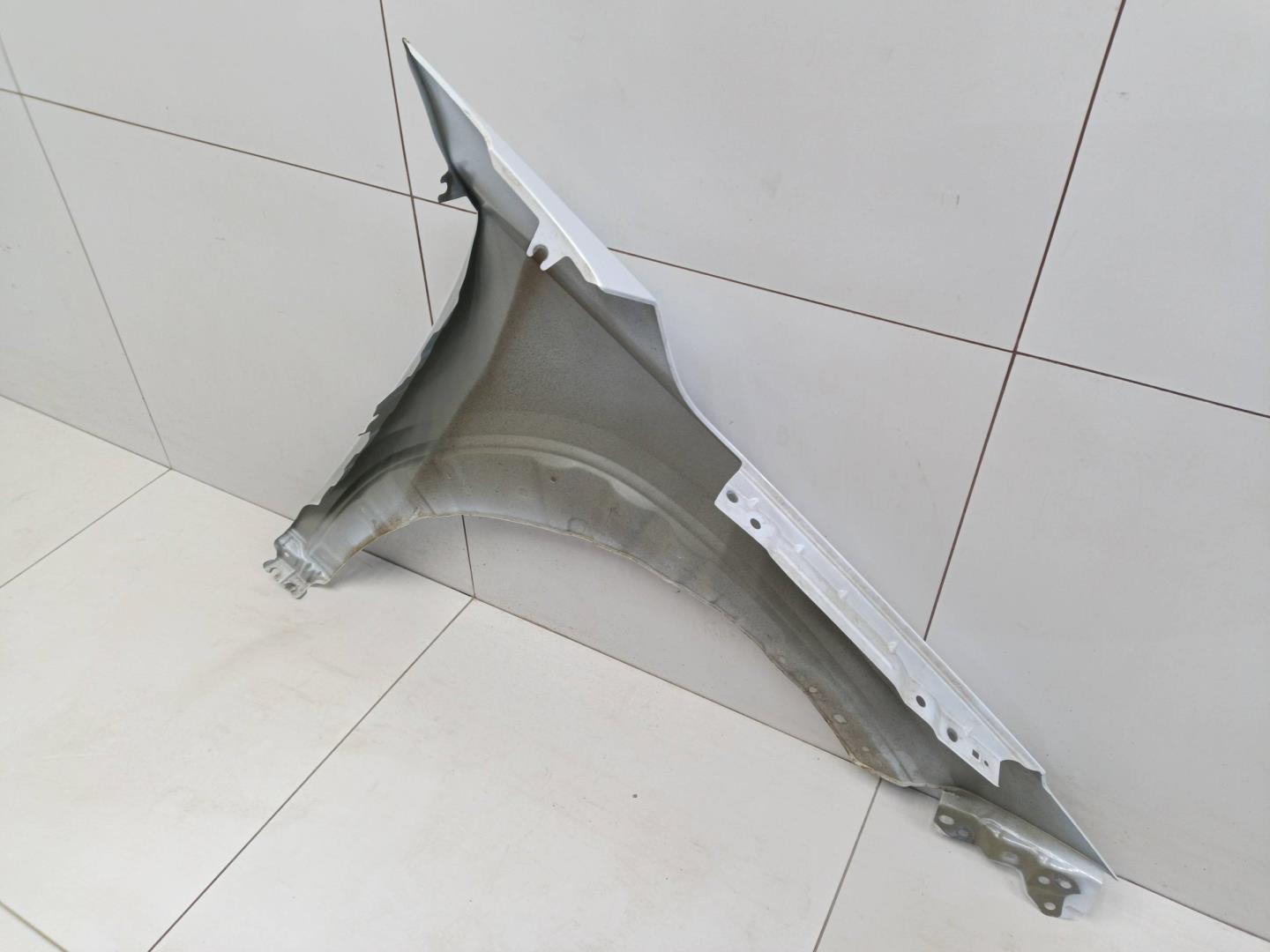 Крыло переднее левое