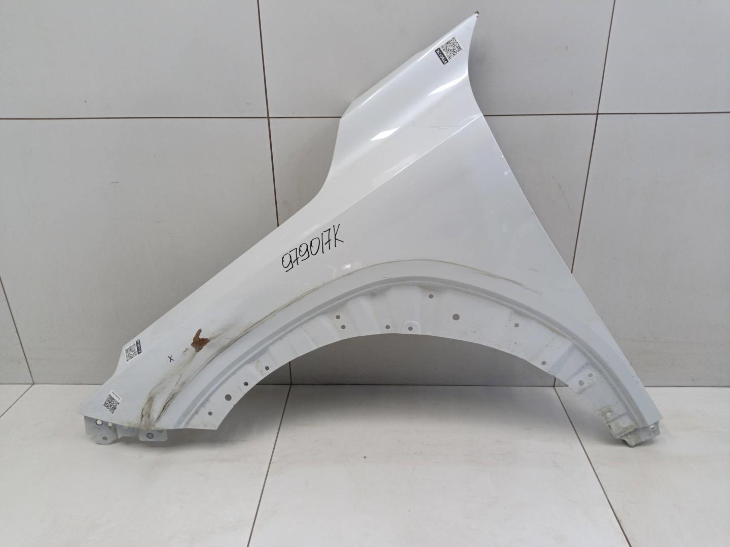 Крыло переднее левое