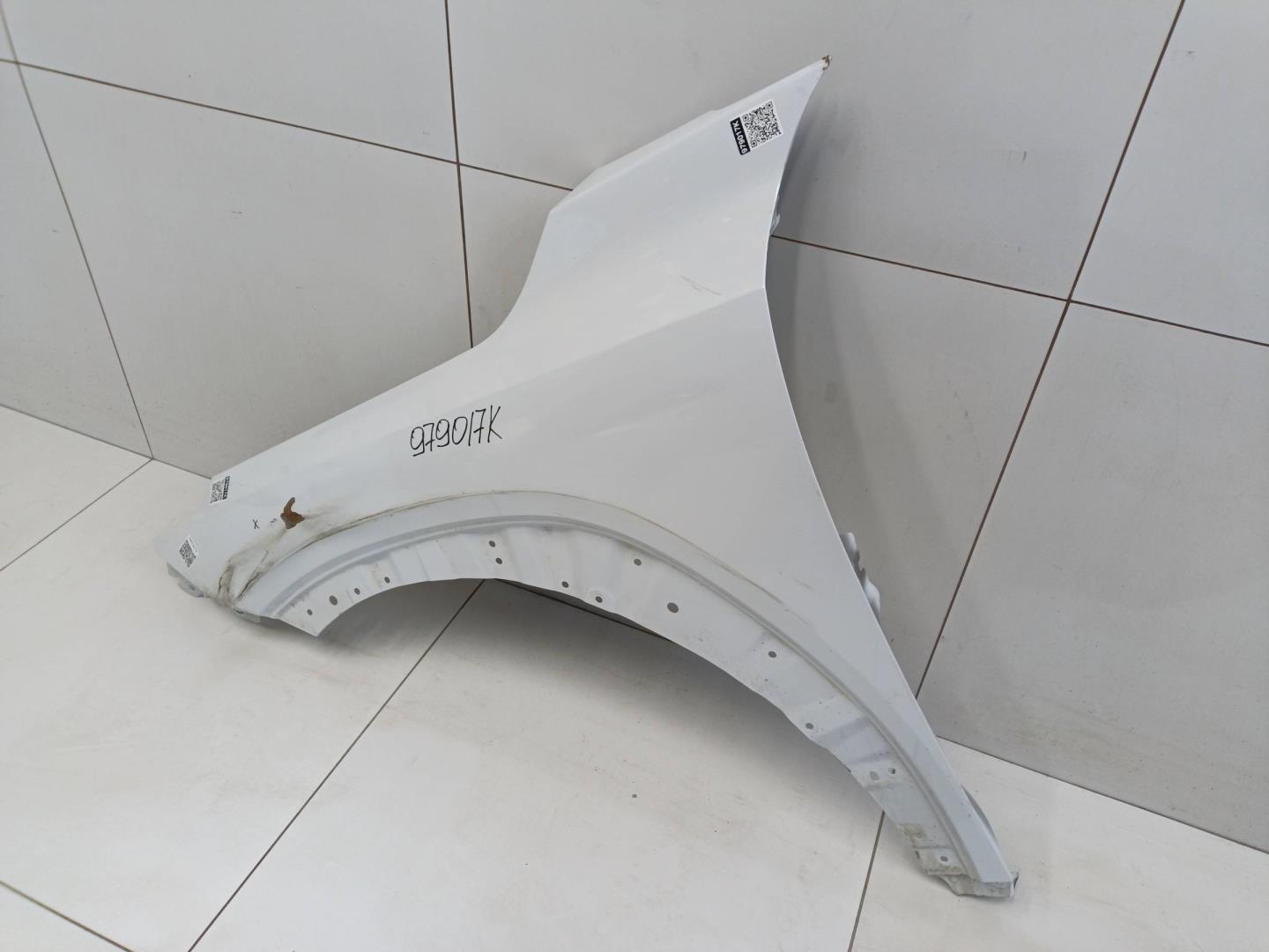 Крыло переднее левое