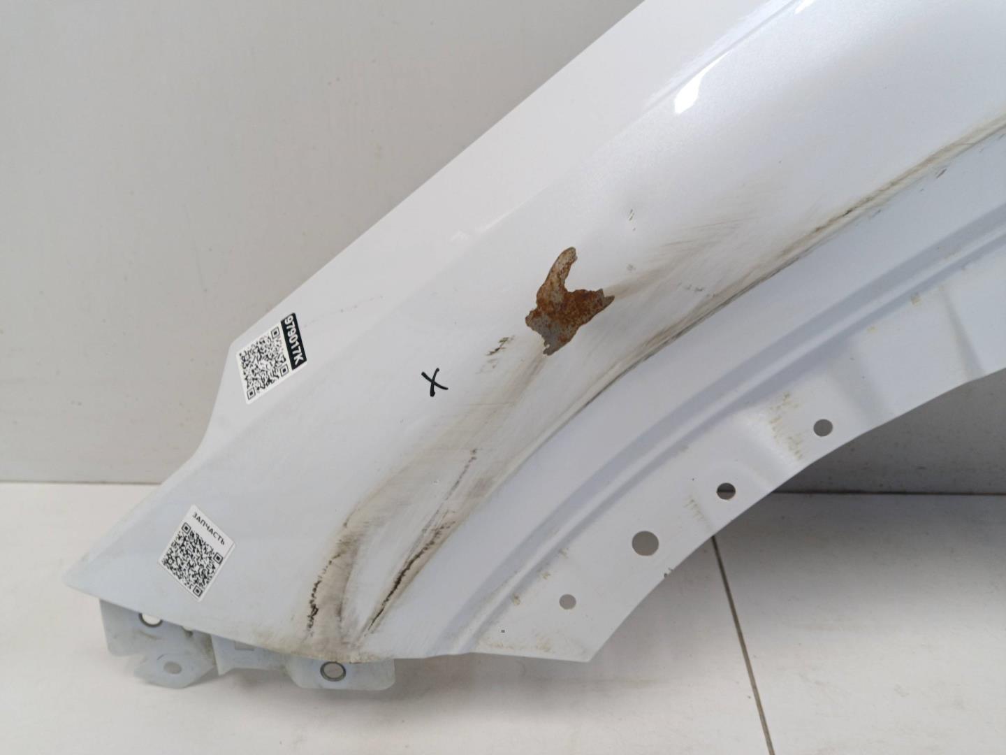 Крыло переднее левое