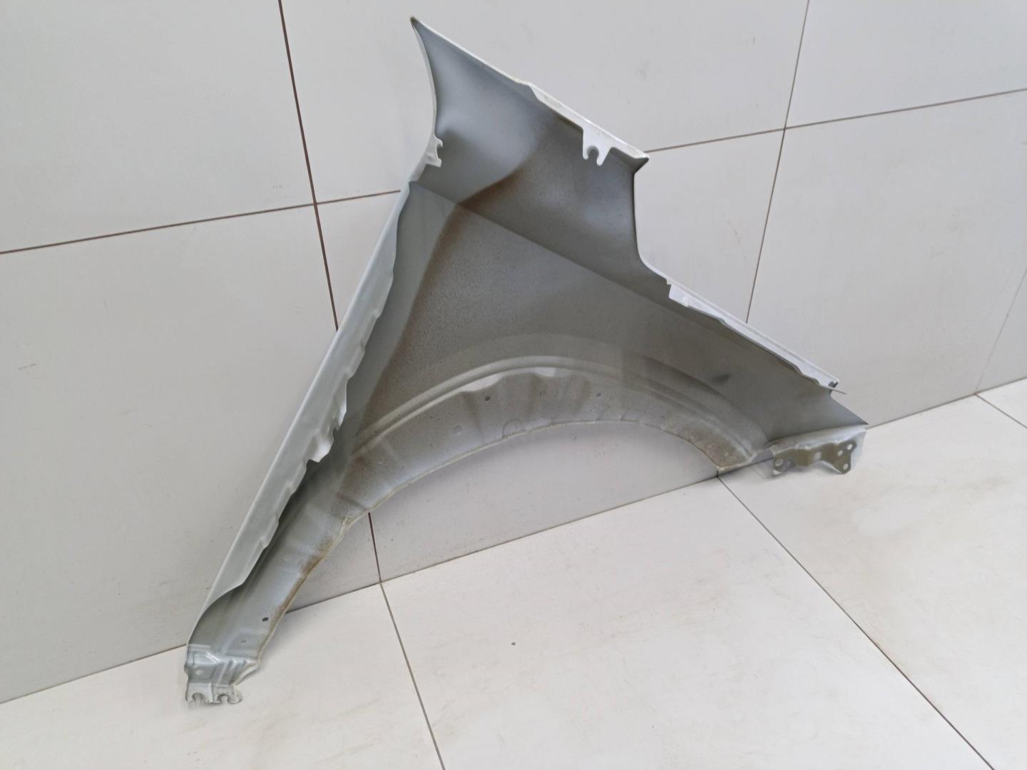 Крыло переднее левое