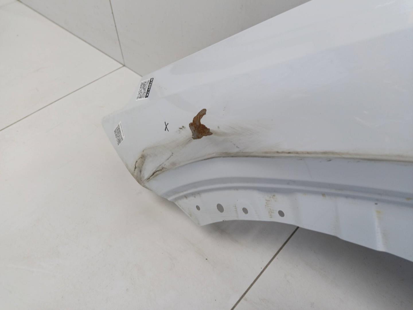 Крыло переднее левое