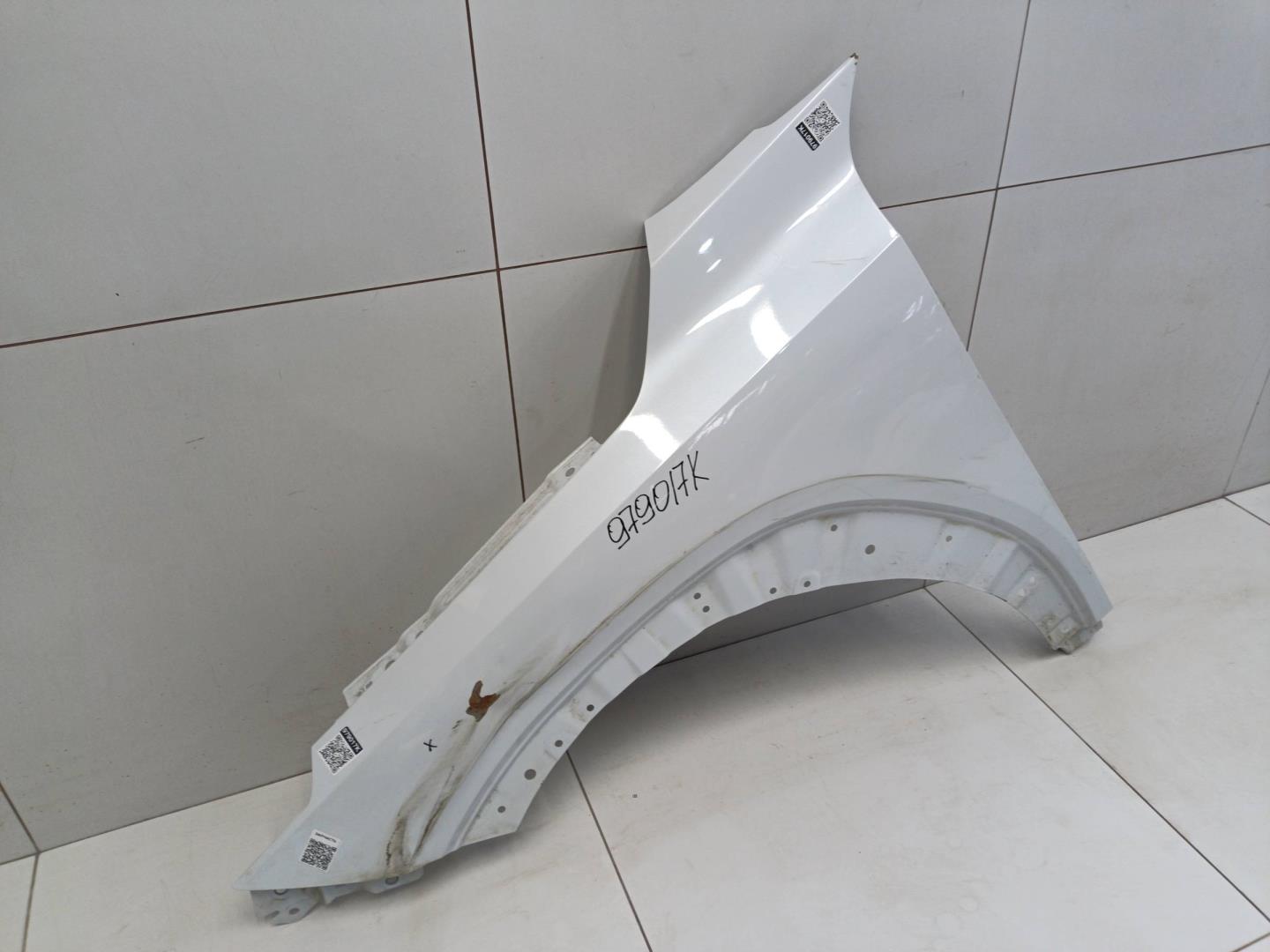 Крыло переднее левое