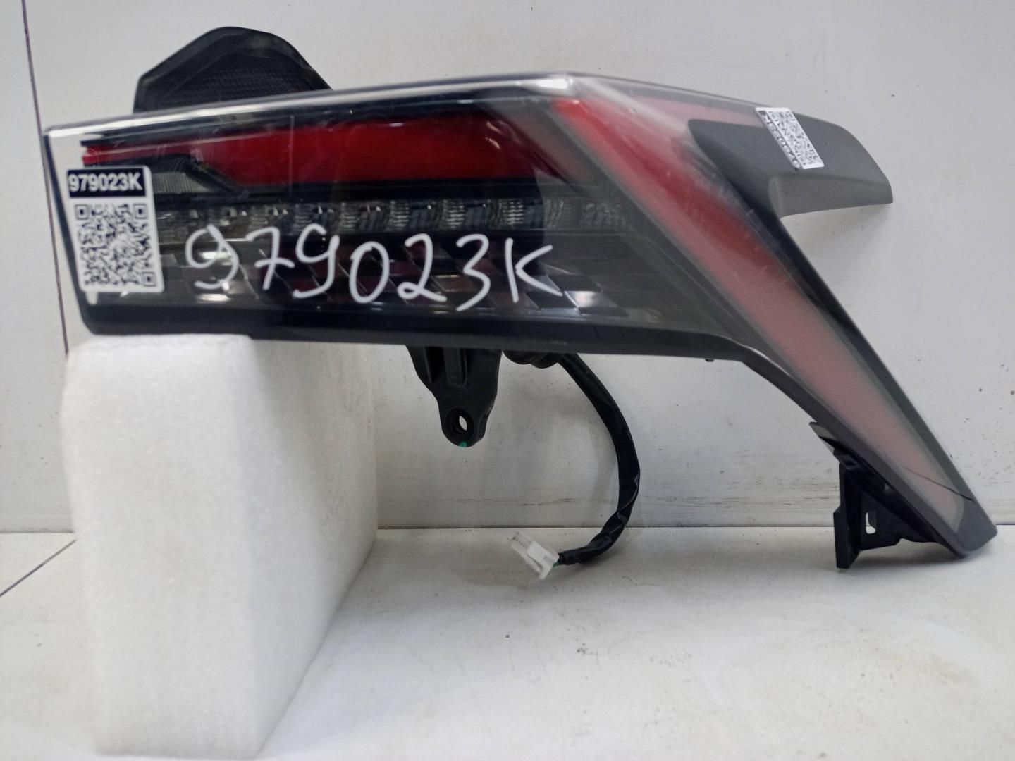 Фонарь задний наружный правый